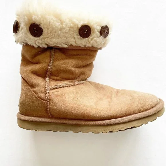 Women’s / Teen’s UGG Fold Over Boots Size 6 - Picture 9 of 11